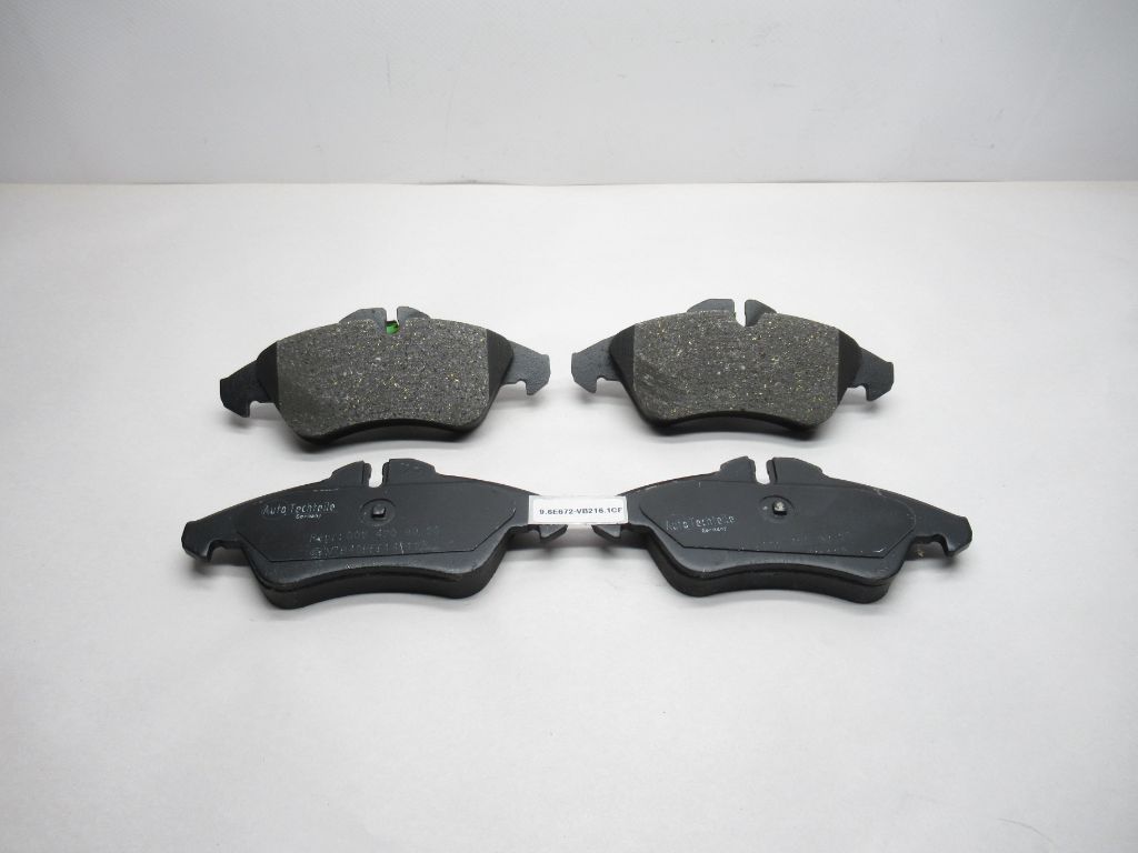 2003-2006 Dodge Sprinter 2500 Brake Pad Set 0024209920 AutoTechteile