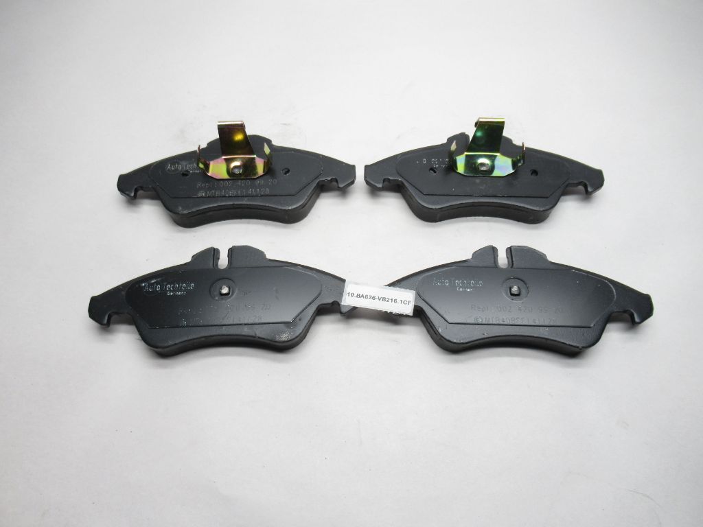 2003-2006 Dodge Sprinter 2500 Brake Pad Set 0024209920 AutoTechteile