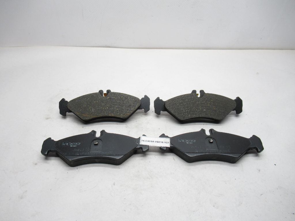 2003-2006 Dodge Sprinter Disc Brake Pad Set 0024206920 AutoTechteile