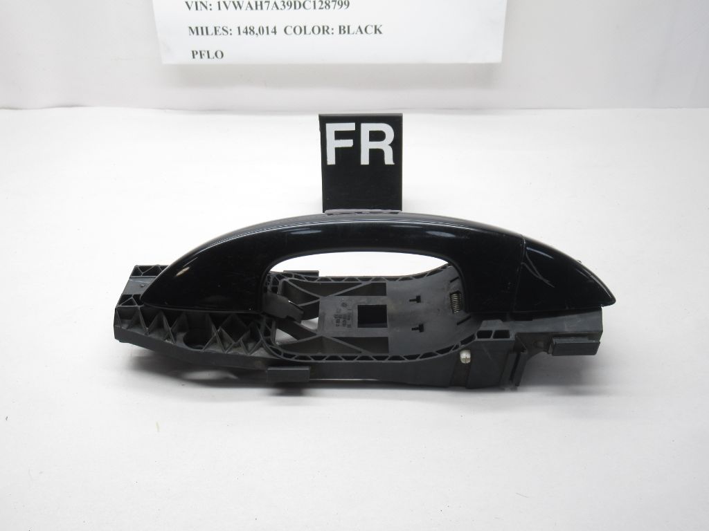 12-19 Volkswagen Passat Front Right Door Exterior Handle W/ Base 5N0837885 OEM