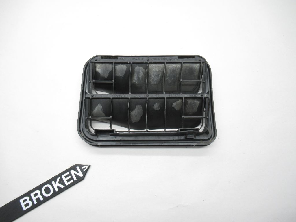 2014 Infiniti Q50 Body Ventilation Grille 7700838358 (damaged) OEM