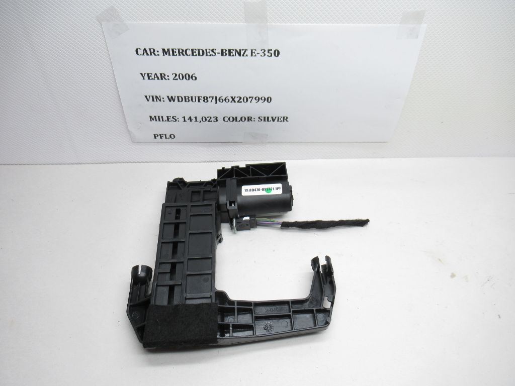 2003-2009 Mercedes E320 E350 Front Seat Motor Headrest Adjust 0009700026 OEM