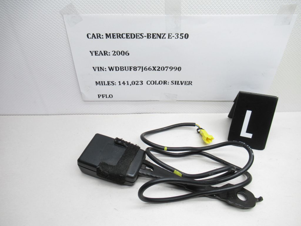 03-06 Mercedes E350 CLS500 Front Left Side Seat Belt Buckle 2118602169 OEM