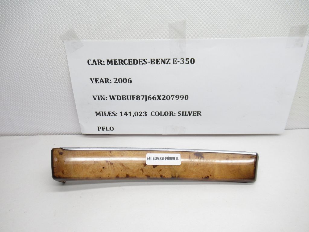 06-09 Mercedes-Benz E350 Small Center Molding Trim Piece A2116800371 OEM