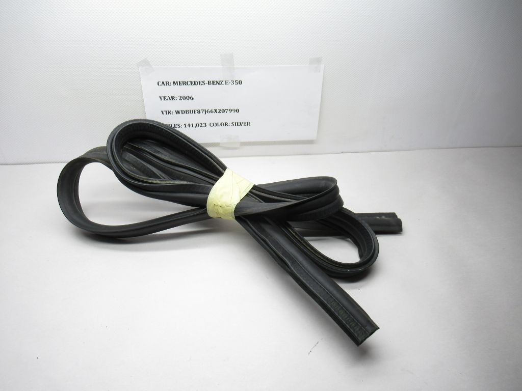 2006-2008 Mercedes-Benz E350 Front Door Weatherstrip Seal 2116970151 OEM