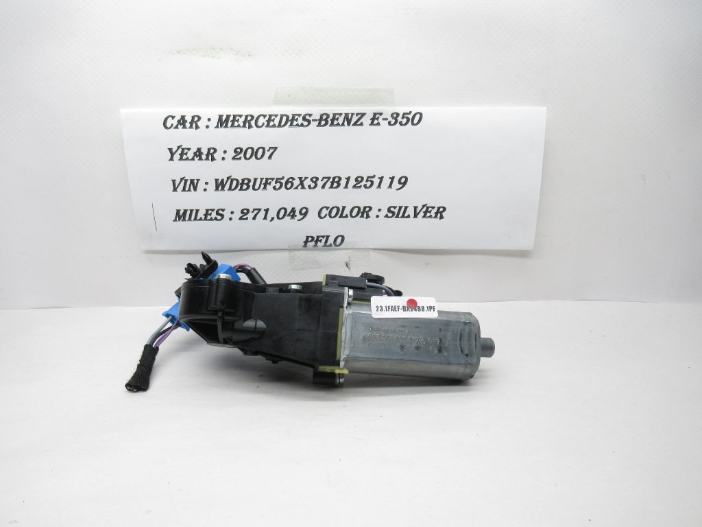 2007-2013 Mercedes-Benz Front Right Seat Control Adjustment Motor 0390203206 OEM