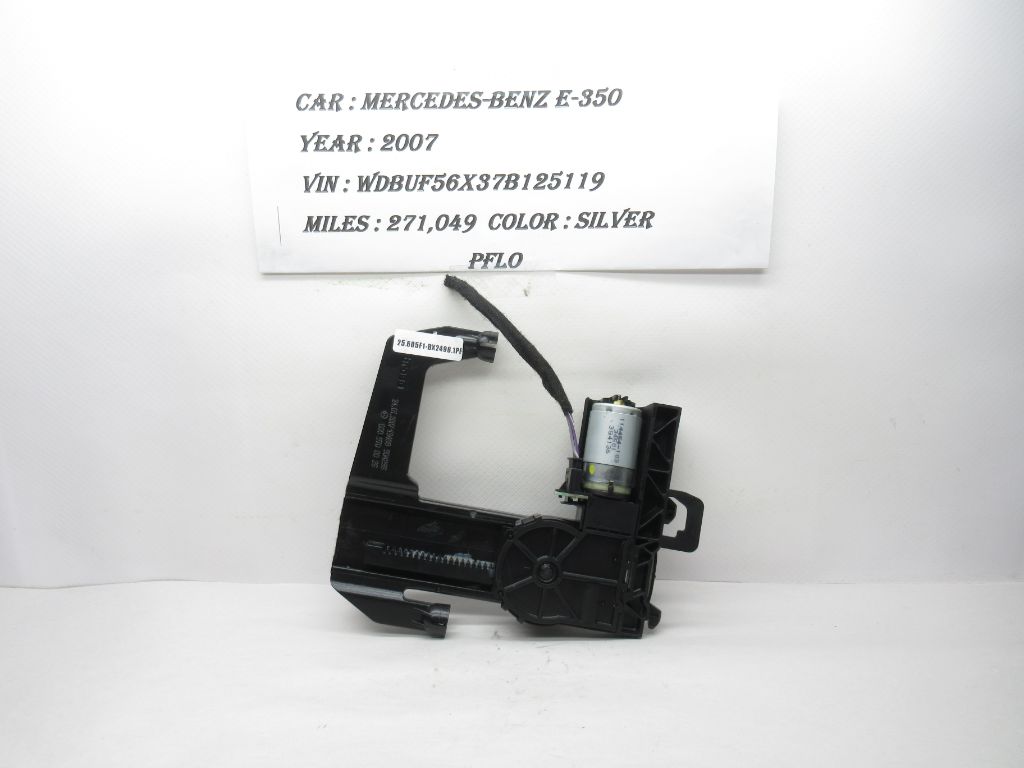 2006-2011 Mercedes-Benz  E-350 Front Seat Headrest Adjust Motor 0009700026 OEM