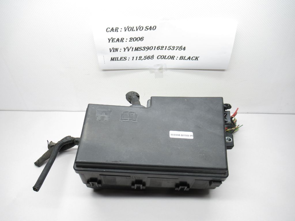 2005 - 2009 VOLVO S40 Fuse Box Relay Junction Block 8688040 OEM