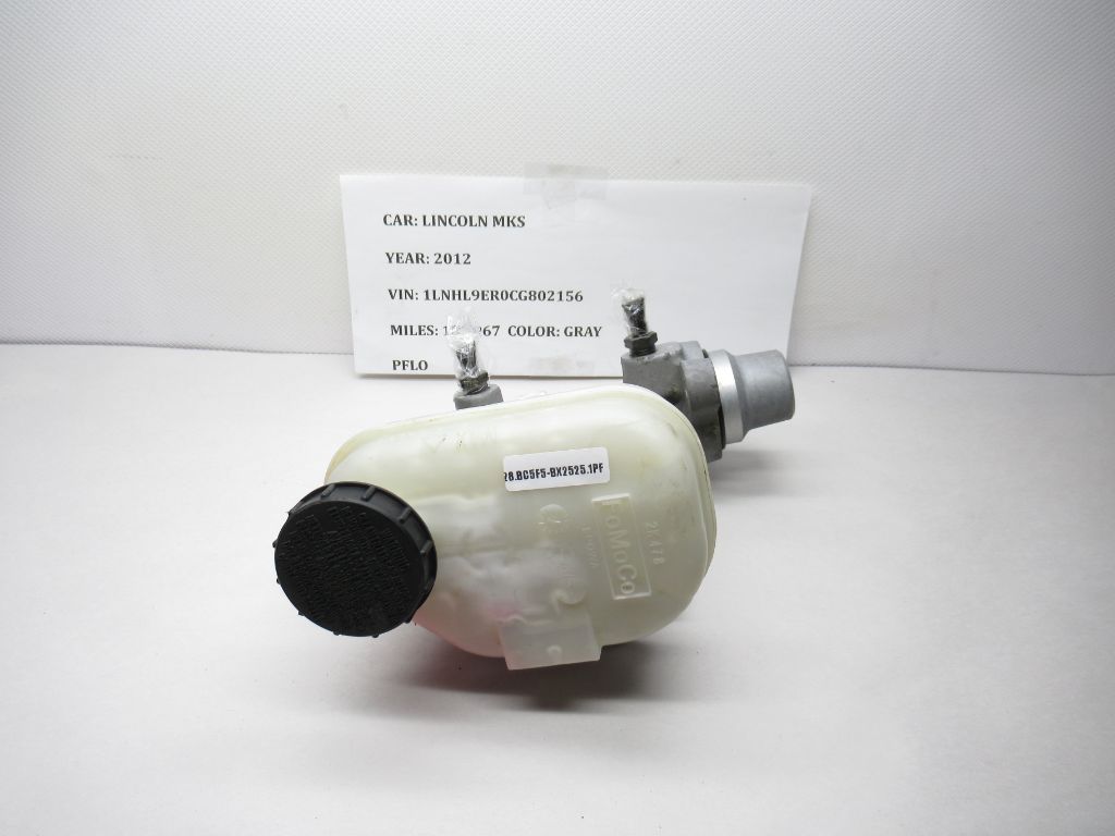 2015-2018 Lincoln MKS Brake Master Cylinder 2A032 OEM