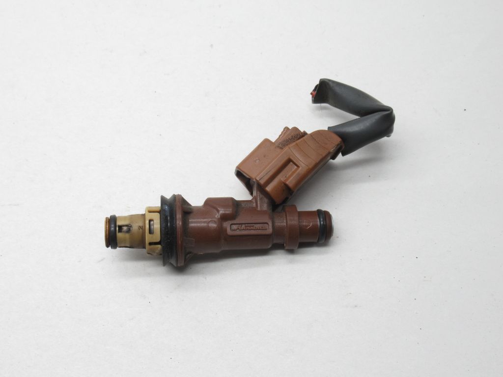 2000 Toyota 4Runner Fuel Injector 23250-62040 OEM