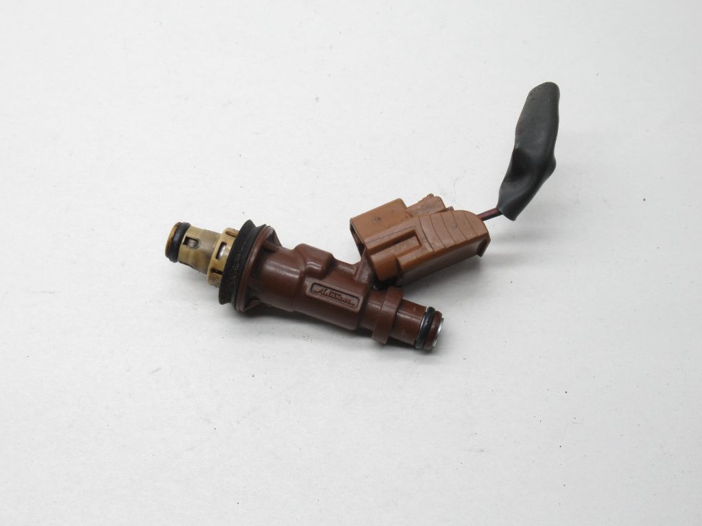 2000 Toyota 4Runner Fuel Injector 23250-62040 OEM