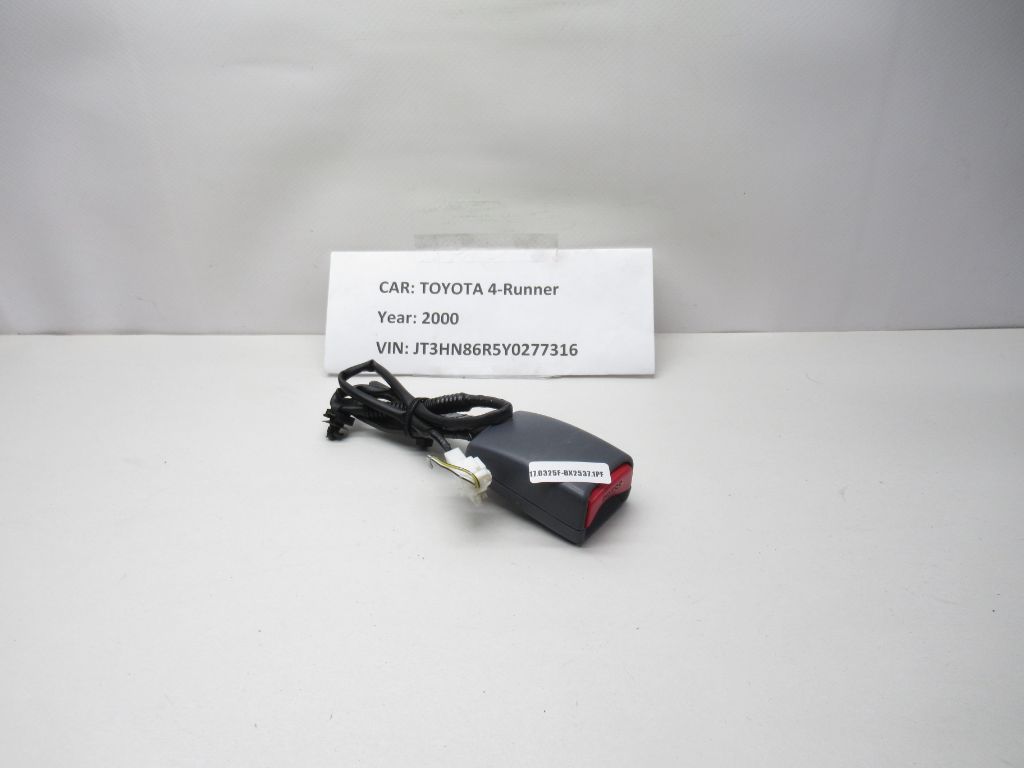 00-02 Toyota 4Runner Front RH Passenger Side Seat Belt Buckle 7323035740E0 OEM