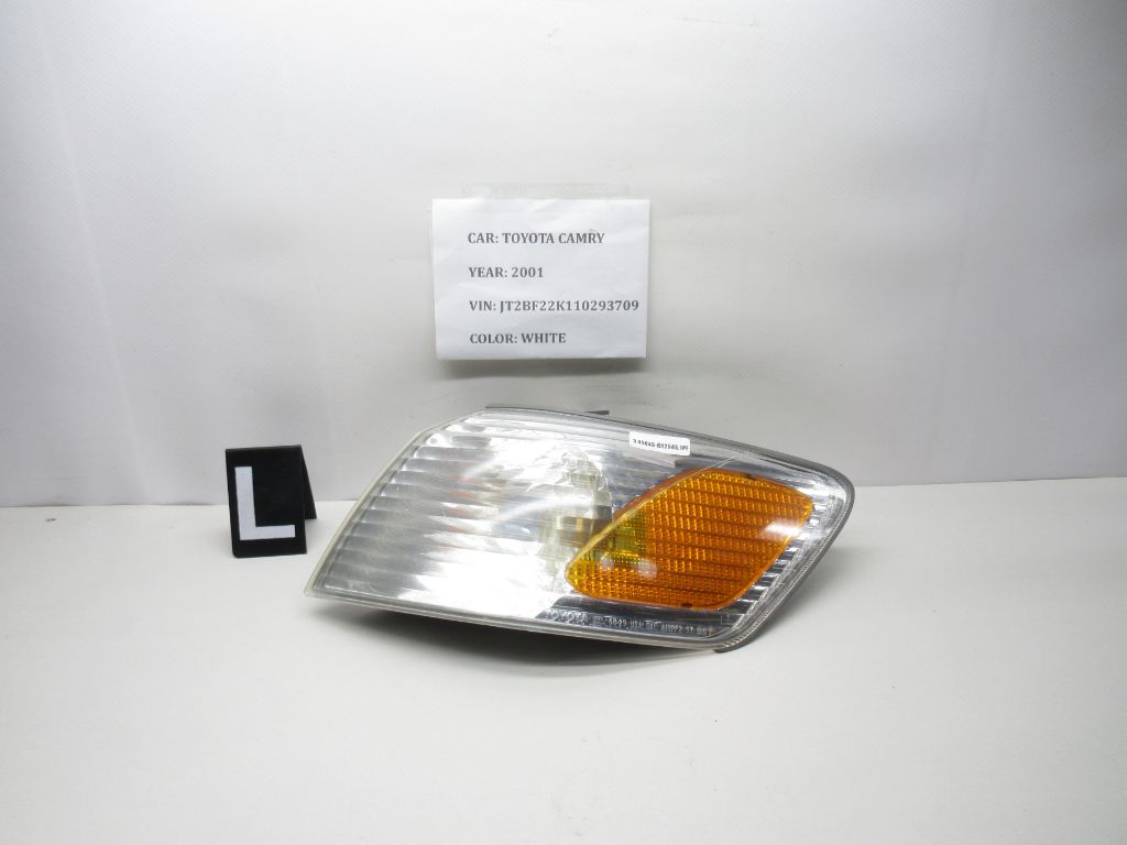 2000-2001 Toyota Camry Driver LH Corner Light Park Lamp Turn Signal A13PP297 OEM