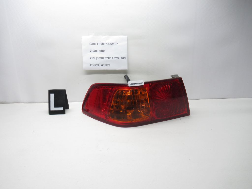 2000-2001 Toyota Camry Tail Light Lamp Left Hand Side 81560-AA030 OEM