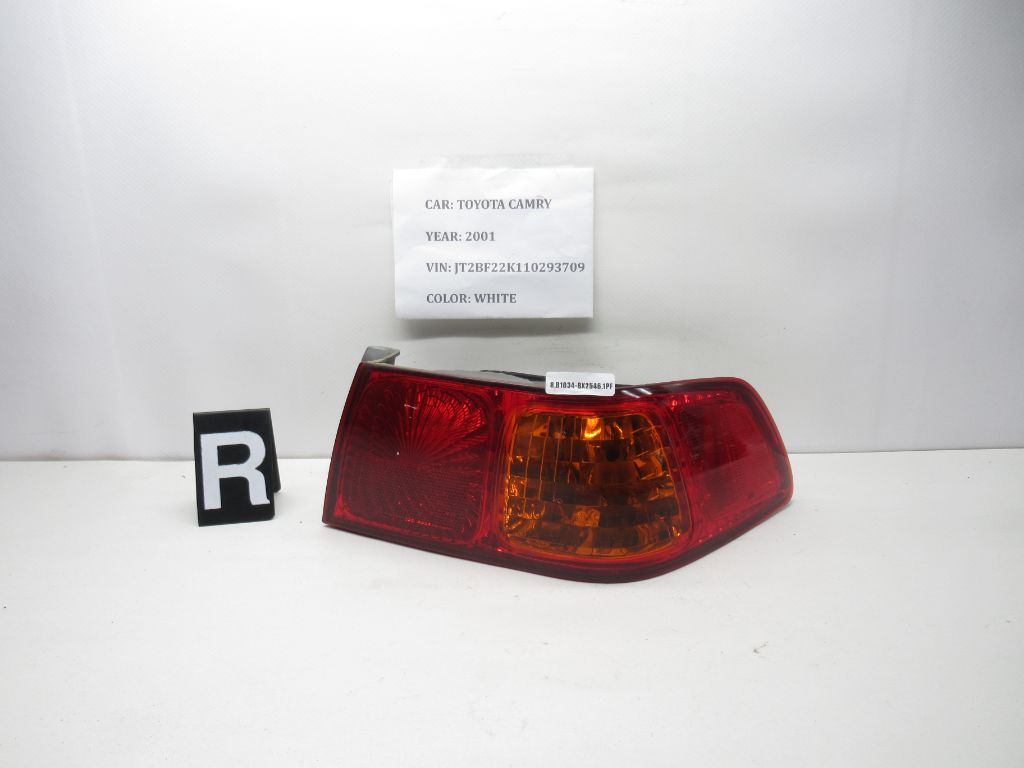 2000 - 2001 Toyota Camry Passenger Tail Light Brake Light  81550AA030 OEM