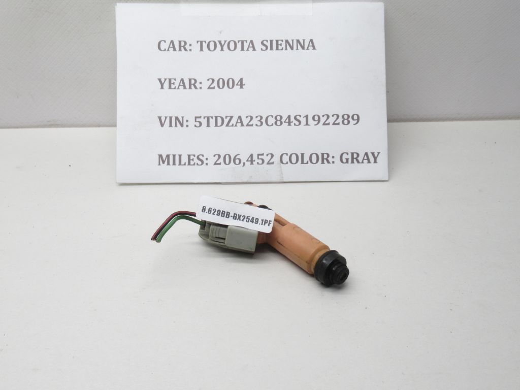 2004 - 2010 TOYOTA SIENNA Fuel Injector 23250-0A020 OEM