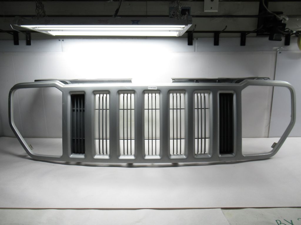 2008-2011 Jeep Liberty Grille Radiator W Emblem Badge 55157218AB OEM