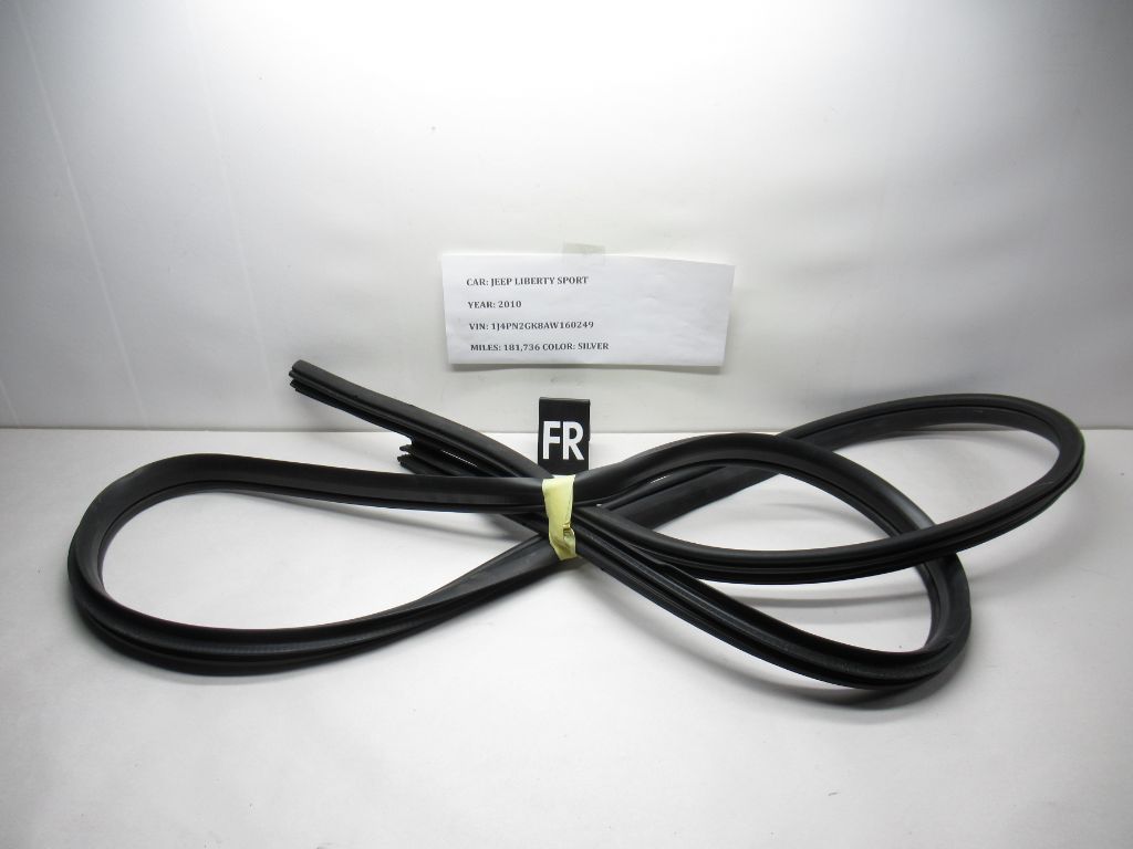 2010-2011 Jeep Liberty Front Right Door Body Weatherstrip 55113020AE OEM