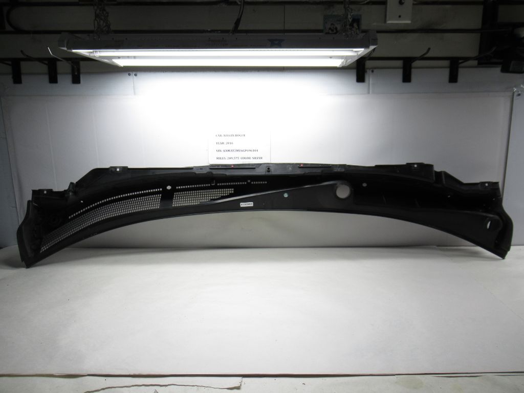 2016-2019 NISSAN ROGUE Front Windshield Cowl Trim Cover Panel 668625HA0A OEM