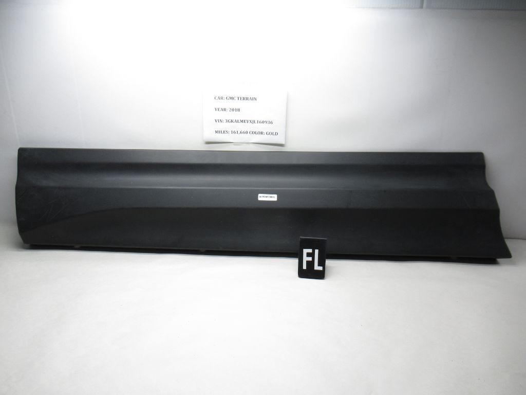 2018-2022 GMC Terrain Front Left Door Molding Trim 55001967 (damaged) OEM