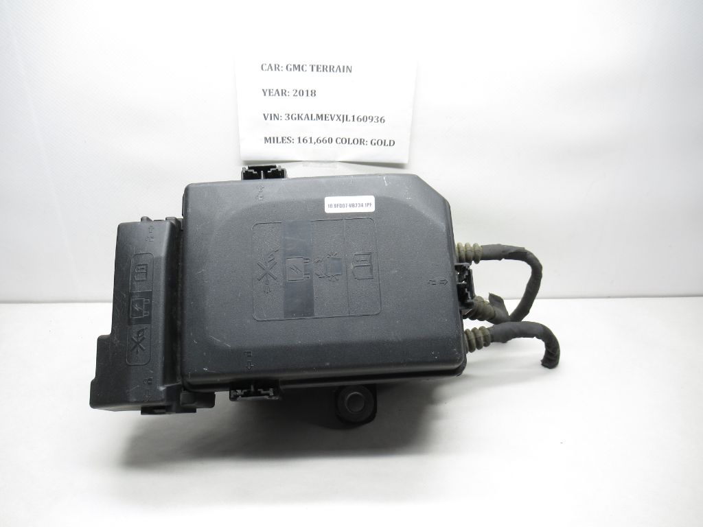 2018-2021 GMC Terrain Fuse Box 84300718 (damaged) OEM