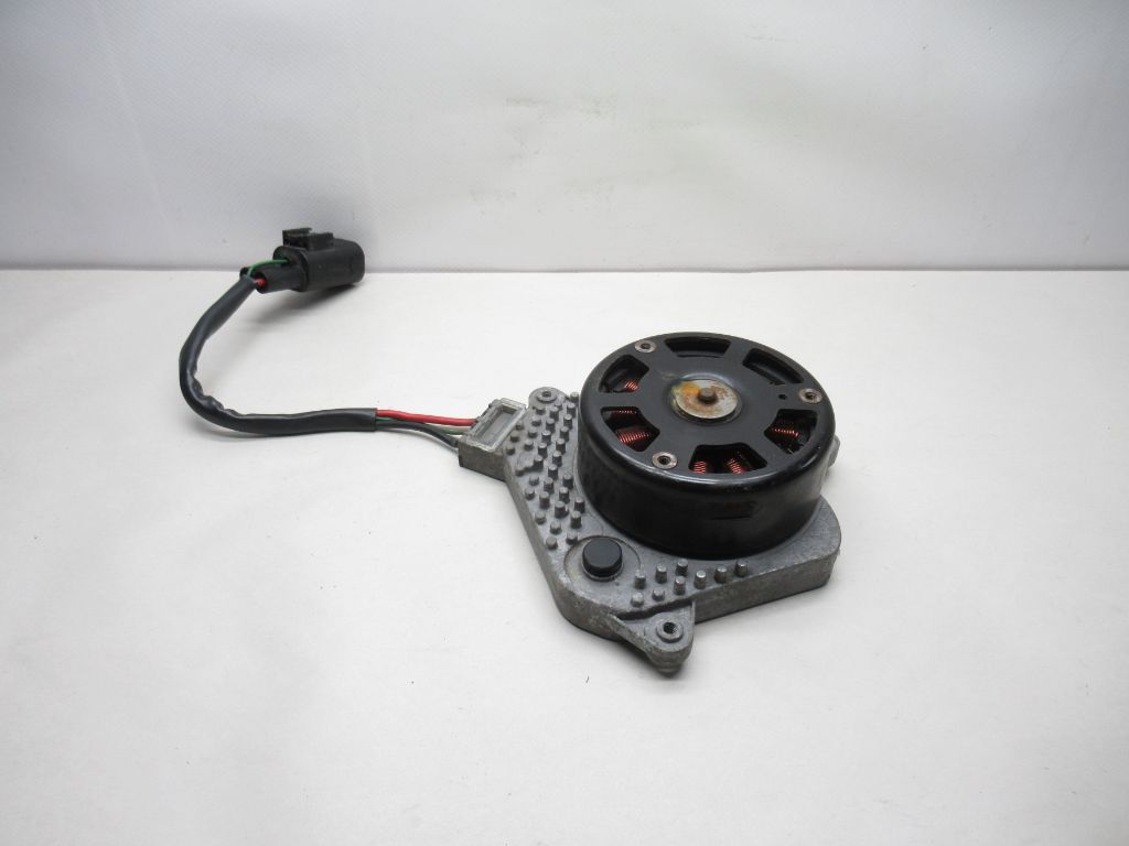 2012- 2018 BMW 320i F30 Radiator Cooling Engine Motor 8641946-01 OEM