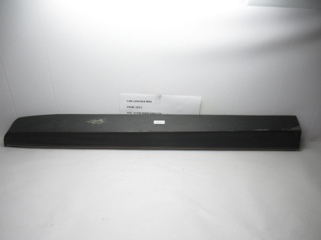 2014 - 2016 Lincoln MKS Front Door Molding RH 8A53-5420848 OEM