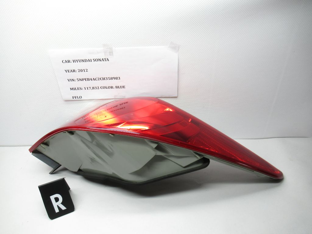 2011-2014 Hyundai Sonata Right  Side Tail Light 92402-3Q OEM