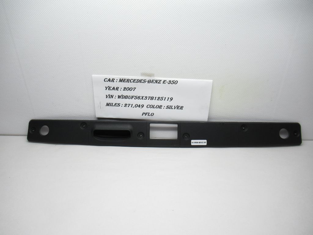 2003-2009 Mercedes-Benz E-350 Trunk Handle Trim Panel Cover A2117500193 OEM