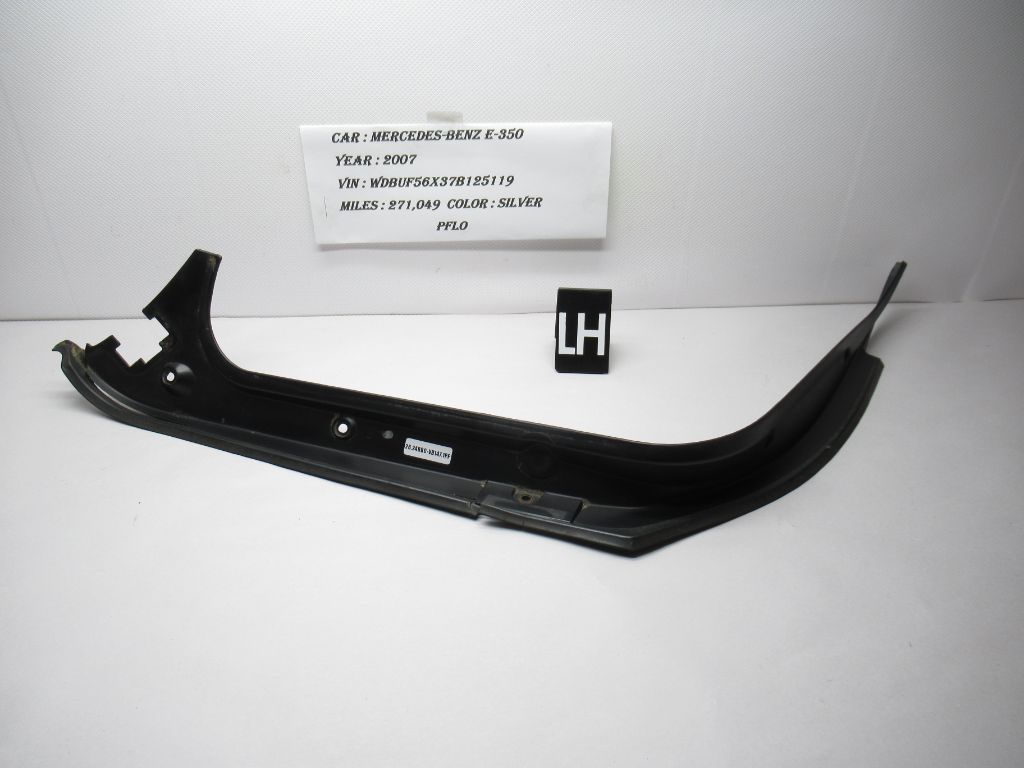 2007-2009 Mercedes-Benz E350 Trunk LH Trim Seal Cover 2116930133 OEM