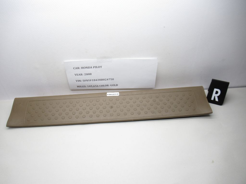 2003-2008 HONDA PILOT RF PASS SIDE OUTER SILL PLATE TRIM 84201-S9V OEM
