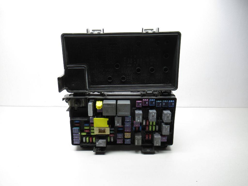 2012 RAM C/V Power Module Fuse Box 68105507AD OEM