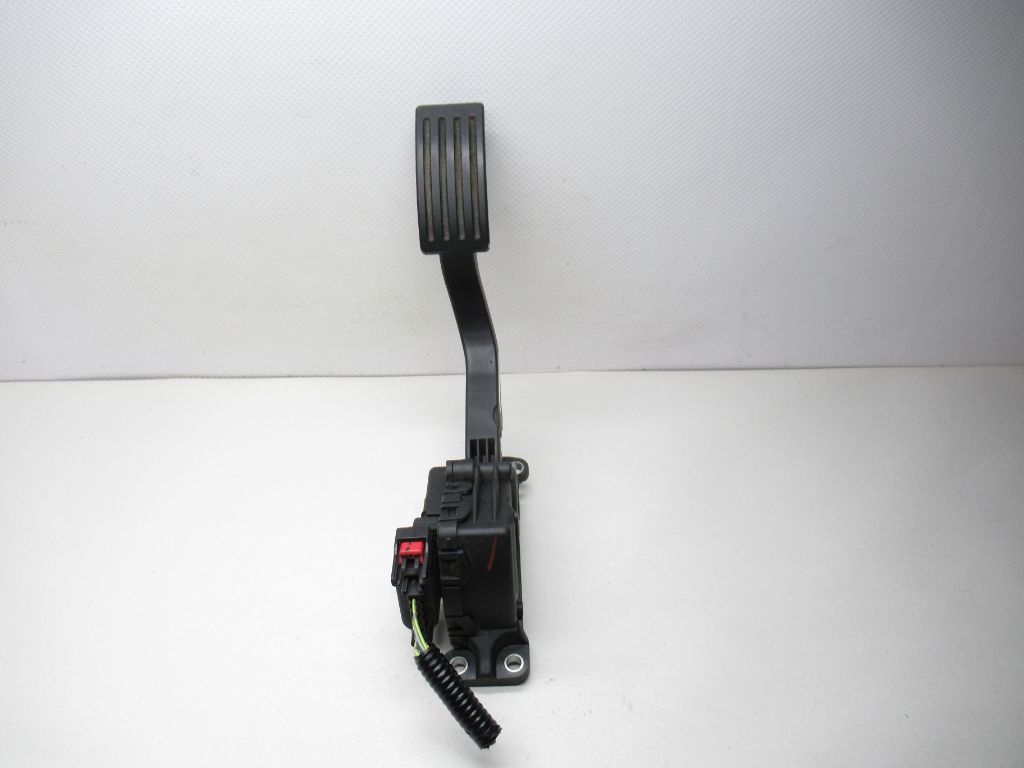 2004 - 2007 Volvo S40 Accelerator Gas Pedal Assembly 4M51-9F836-AH OEM