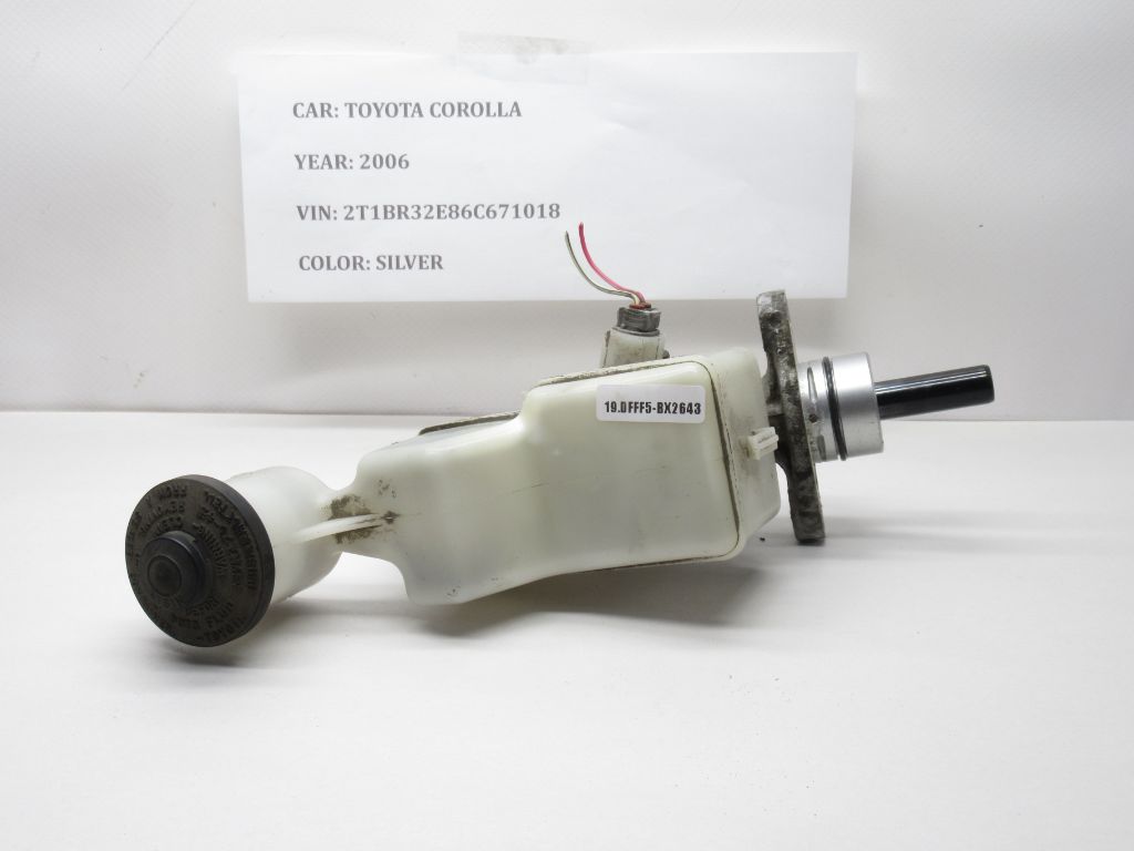 2003-2008 Toyota Corolla Brake Master Cylinder 47201-02300 OEM