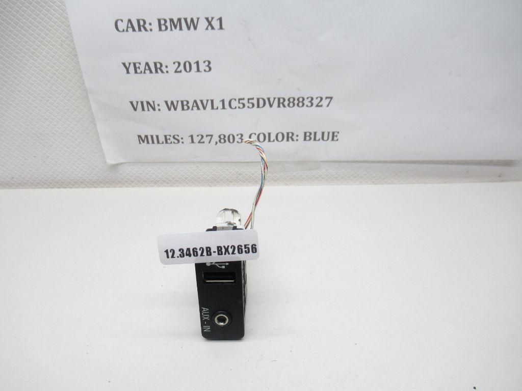 2013-2015 BMW X1 E84 Center AUX USB Audio Socket Port Plug 924133101 OEM