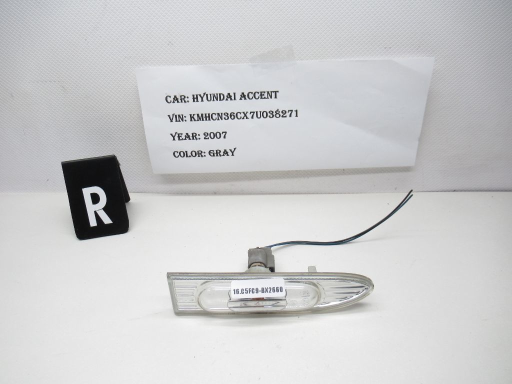 2007 - 2009 Hyundai Accent Passenger Side Repeater Light Assembly 923041E000 OEM