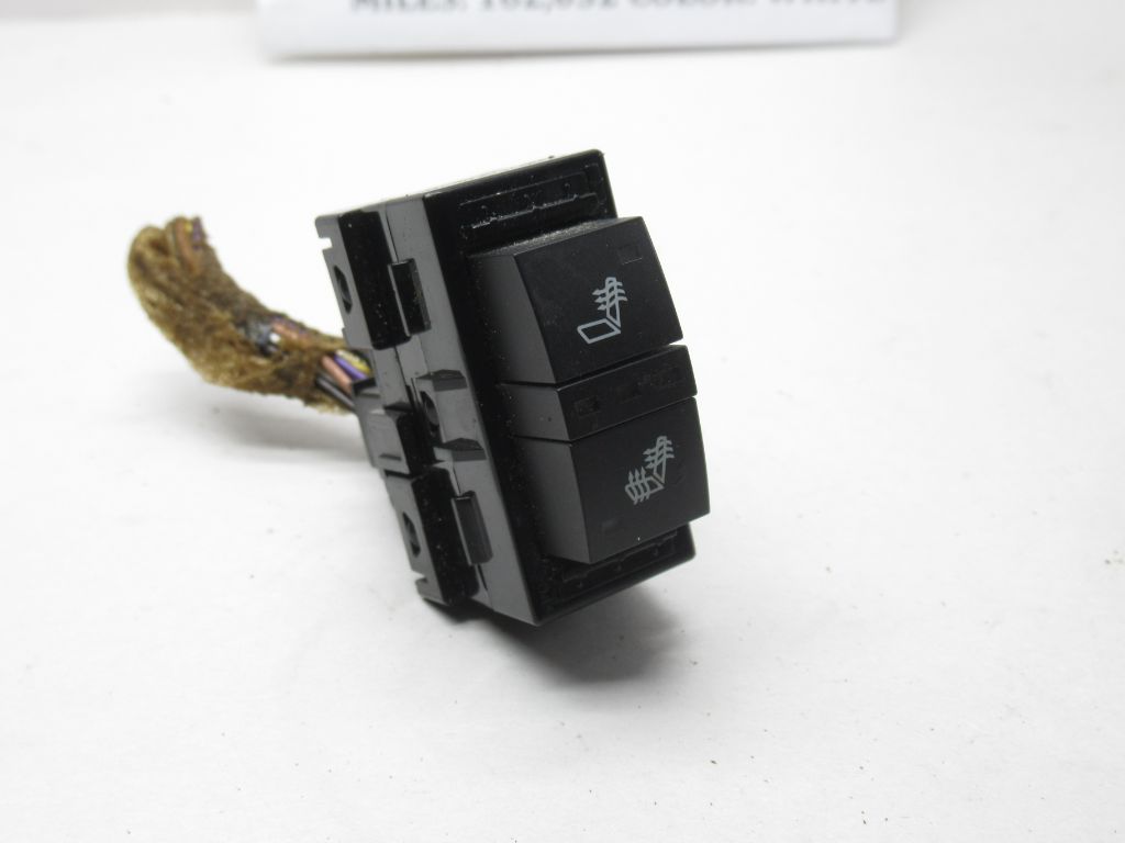 2009-2017 Chevrolet Traverse Right Side  Heated Seat Switch 25820331 OEM