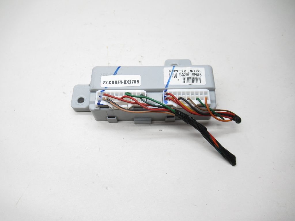 2013-2017 Hyundai Elantra Fuse Relay Box 2013-2017 Hyundai Elantra Fuse Relay Box 91940-A5220 OEM OEM