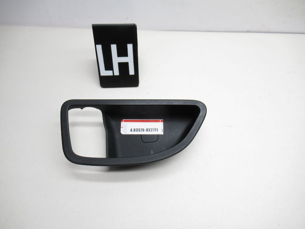 16-17 Hyundai Elantra Left Door Interior Handle Trim 82611-A5000 OEM