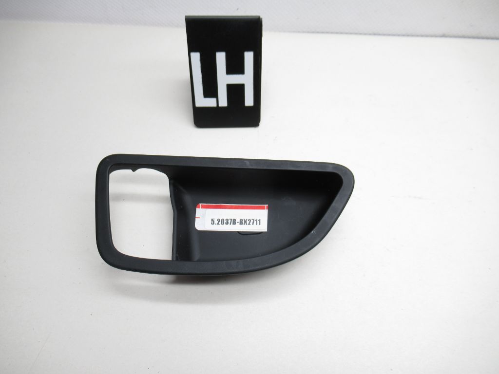 2016-2017 Hyundai Elantra Left Door Interior Handle Trim 82611-A5000 OEM