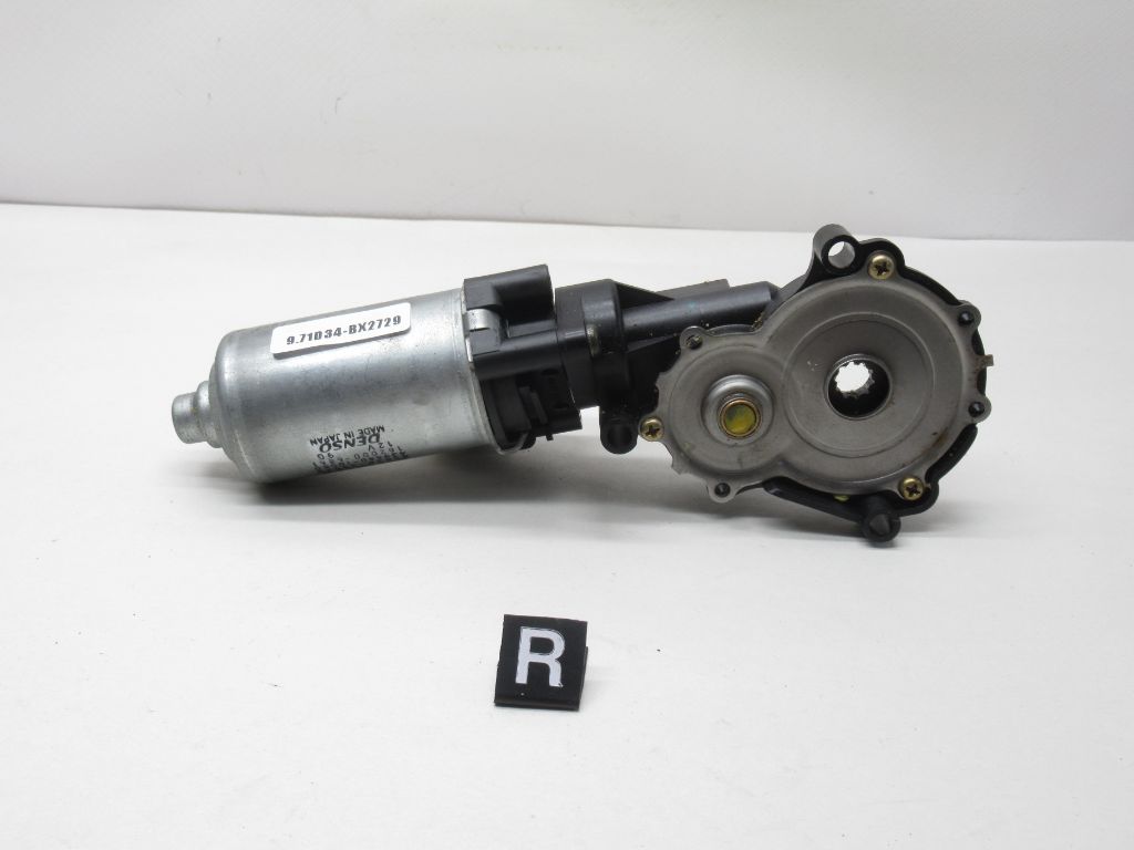 2005 - 2006 Toyota Avalon Right Side Seat Motor 85820-33020 OEM