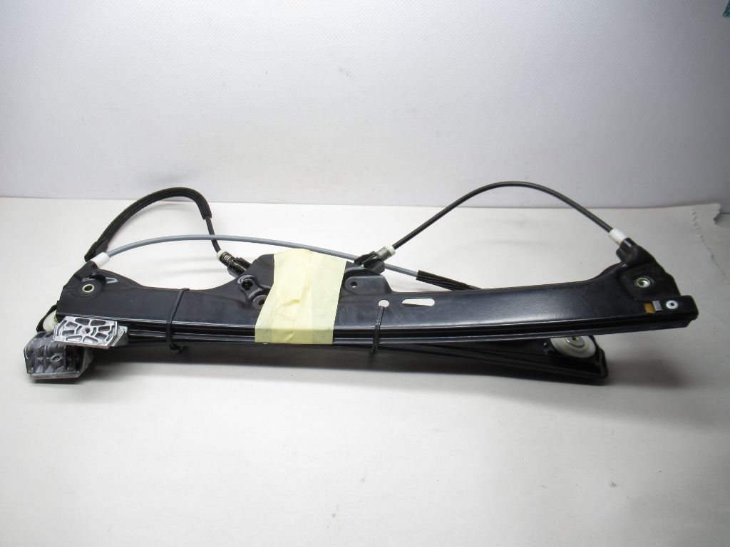 04-10 Bmw E60 Front Right Window Regulator W/ Motor 7075668e OEM