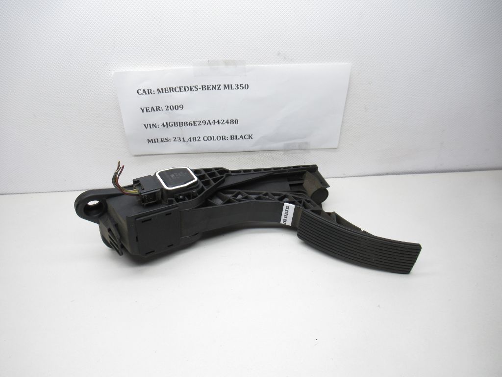 2006 - 2013 Mercedes-Benz ML350 Gas Accelerator Pedal A1643000504 OEM