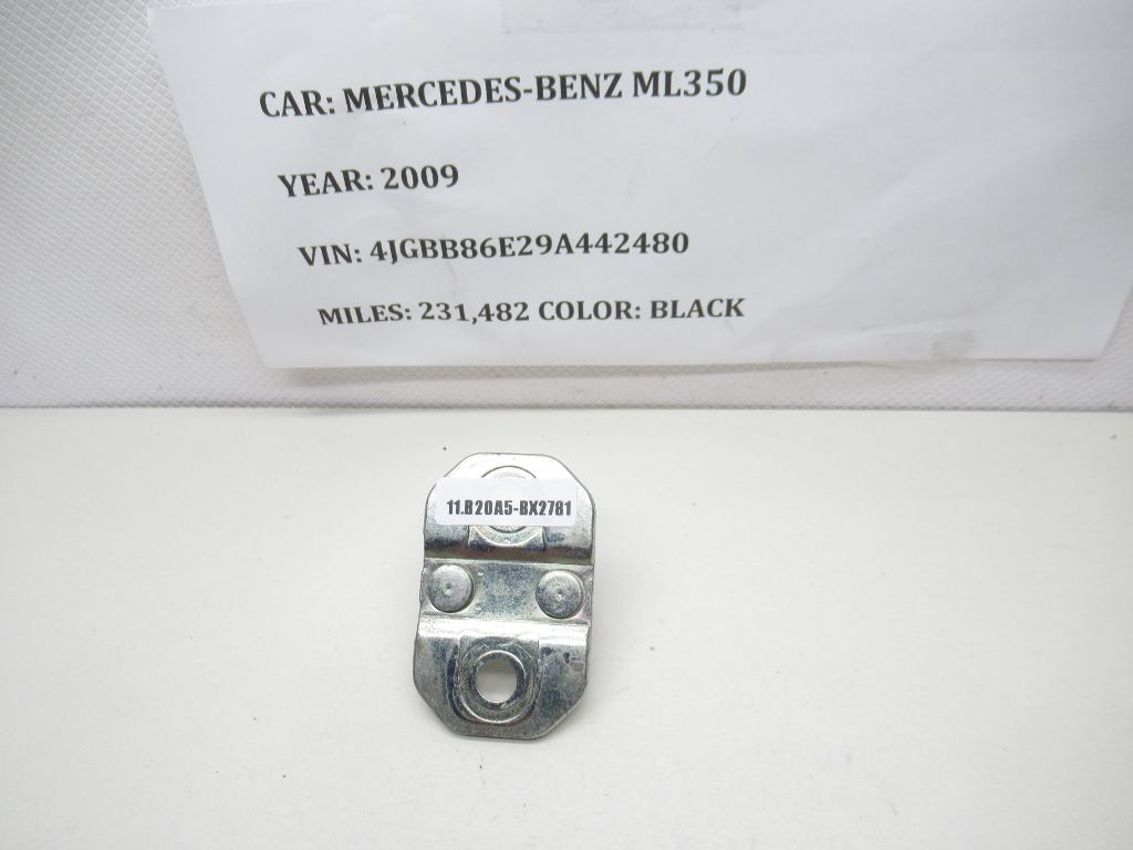 2006-2011 Mercedes ML350 Door Latch Lock Striker 1647200004 OEM