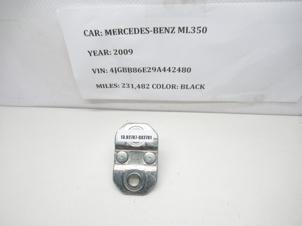 2006-2011 Mercedes ML350 Door Latch Lock Striker 1647200004 OEM