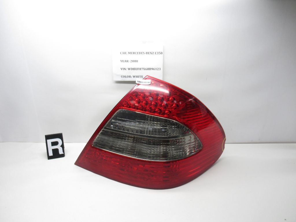 2007-2009 Mercedes E350 Rear Right Side Taillight Lamp A2118202664 OEM