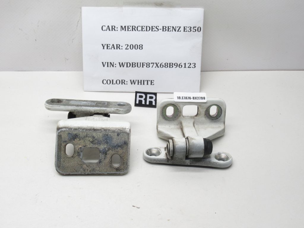 06-09 Mercedes E350 RR Lower & Upper Door Hinges A046572 OEM