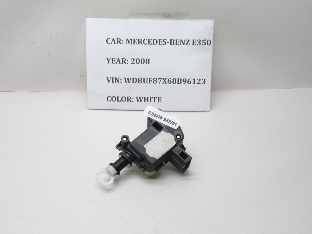 06-09 Mercedes Benz E-Class Rear Headrest Folding Actuator A322902 OEM