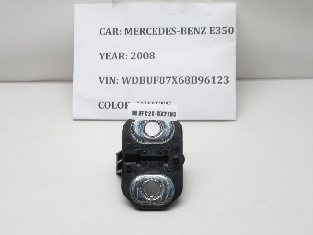 2006-2009 Mercedes-Benz E350 Door Lock Latch Striker A2037200004 OEM