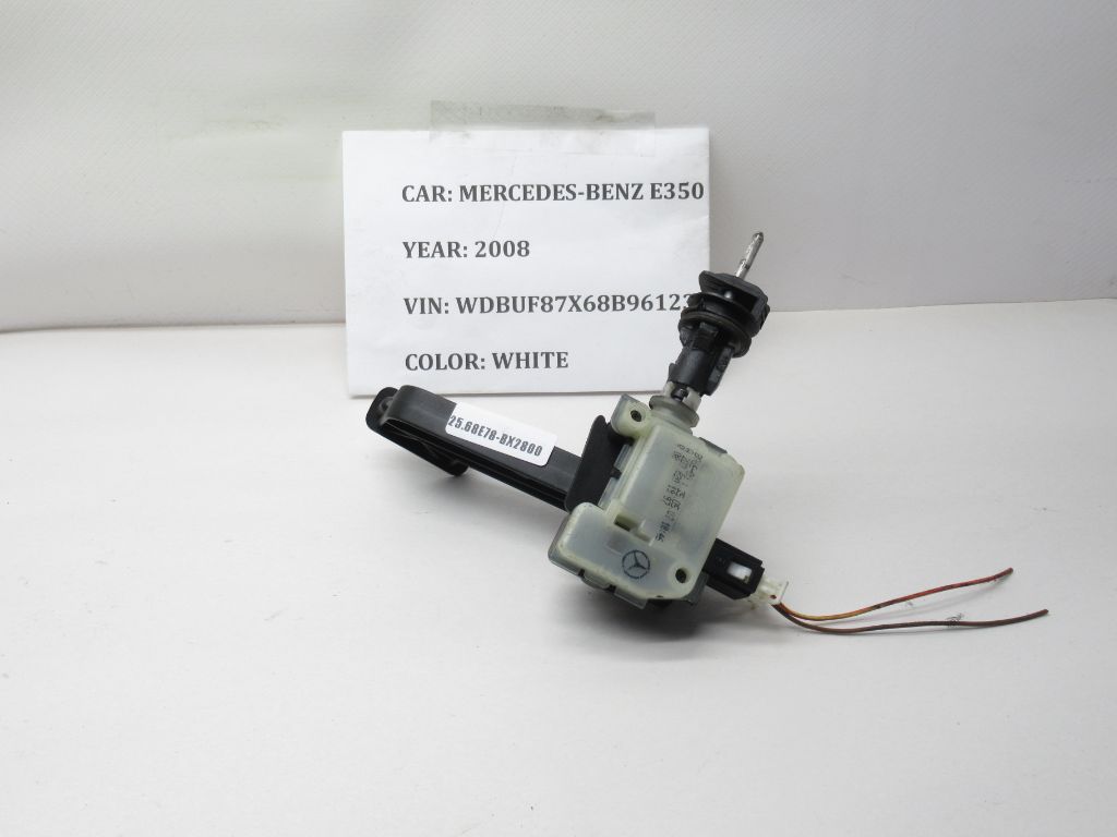 05-08 Mercedes E350 E320 Gas Fuel Tank Release Actuator Motor A2038201997 OEM